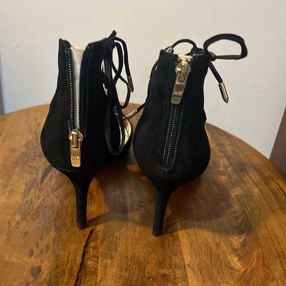 Marc Fisher Truthe Suede Pumps - Picture 4 of 5